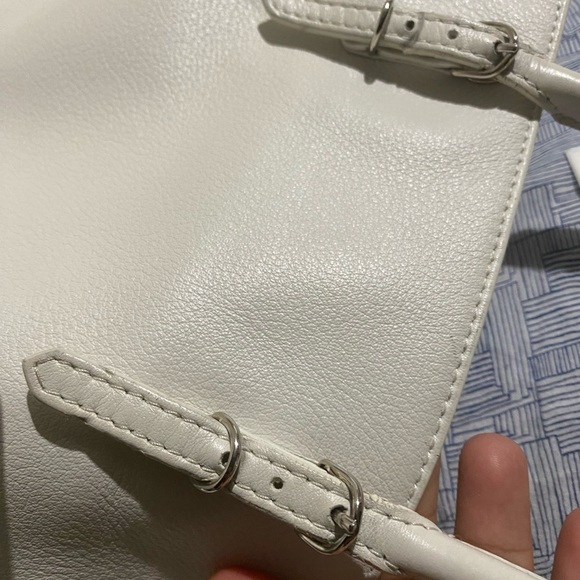 Balenciaga tote with some flaws. All my items are guaranteed authentic.read ‼️ - Picture 9 of 16